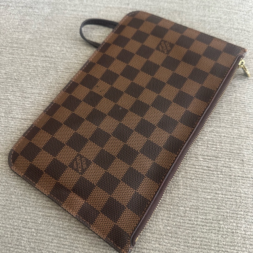 Authentic Louis Vuitton Damier Ebene Pouch - Picture 3 of 11
